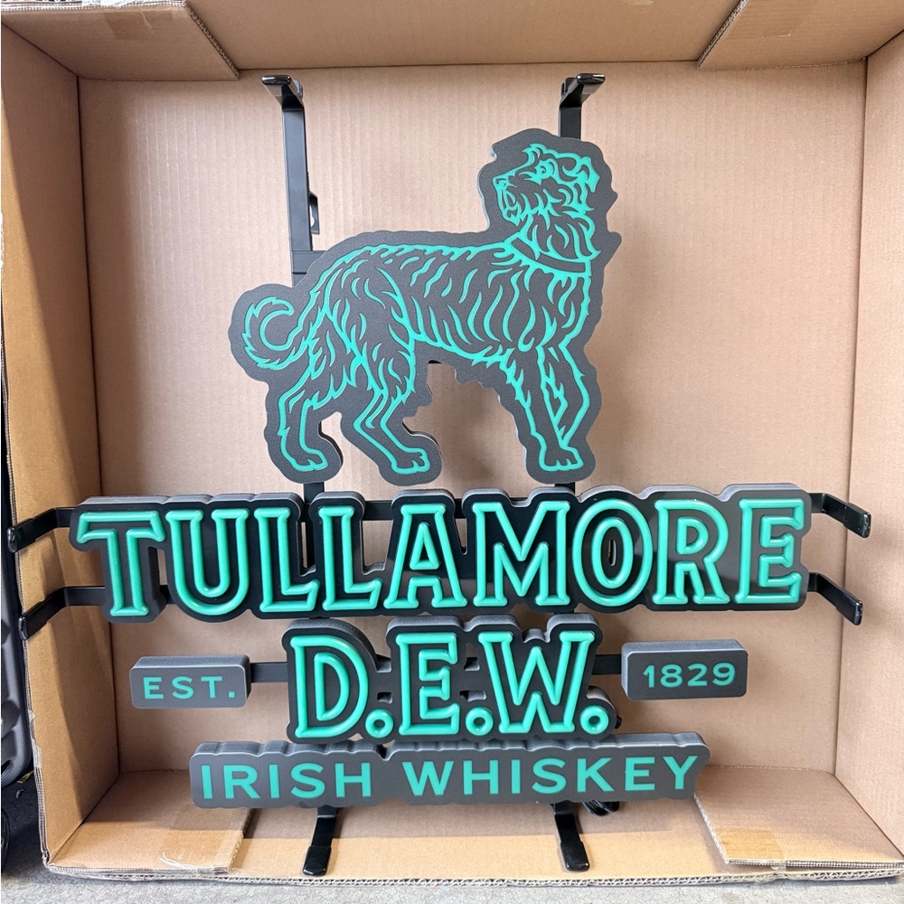 TULLAMORE DEW IRISH WHISKEY LED SIGN MAN CAVE GARAGE LIGHT TULLAMORE D.E.W. NEW!